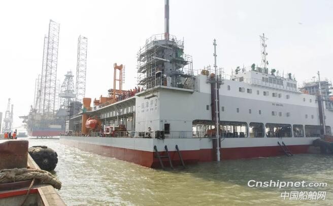 世界最大碎石铺设整平船“一航津平2”顺利完成下水